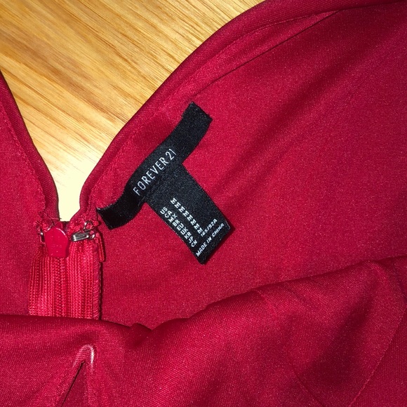 Red 👗 - Picture 3 of 4